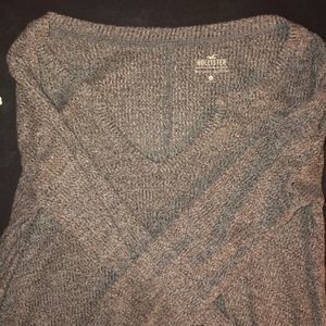 grey long sleeve hollister shirt